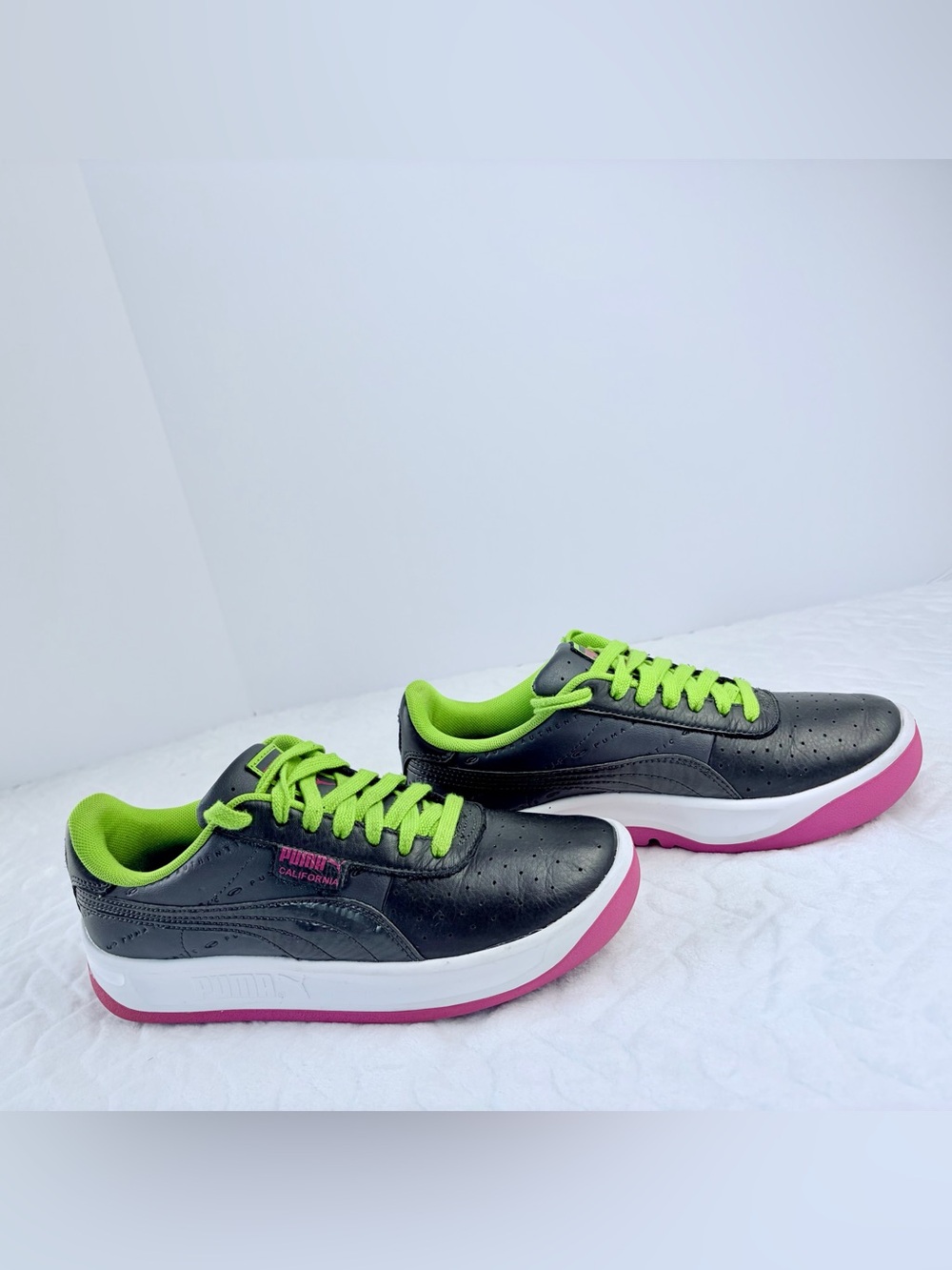 Puma California color block  Sneakers gray with Neon Green Laces  Women’s Size 8